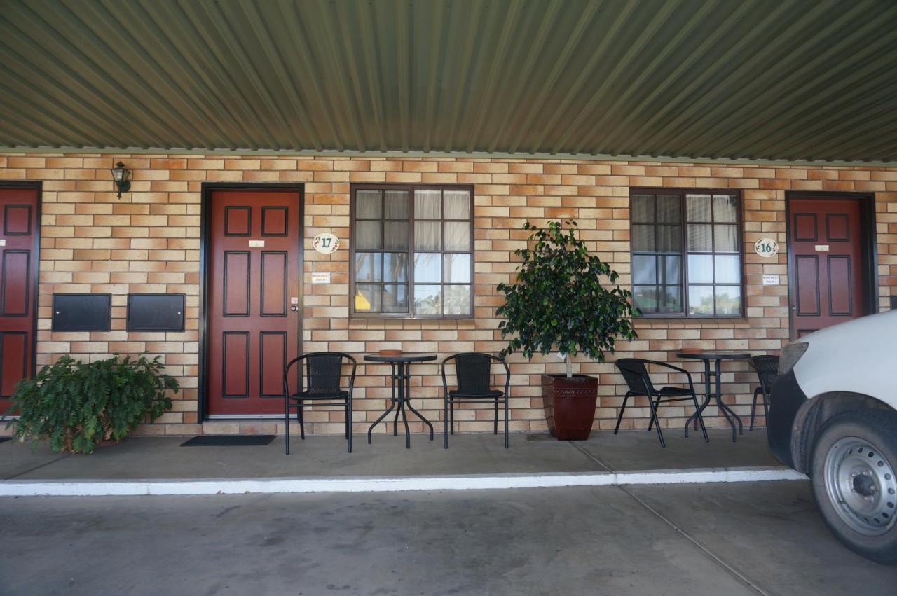 Miles Outback Motel Ngoại thất bức ảnh